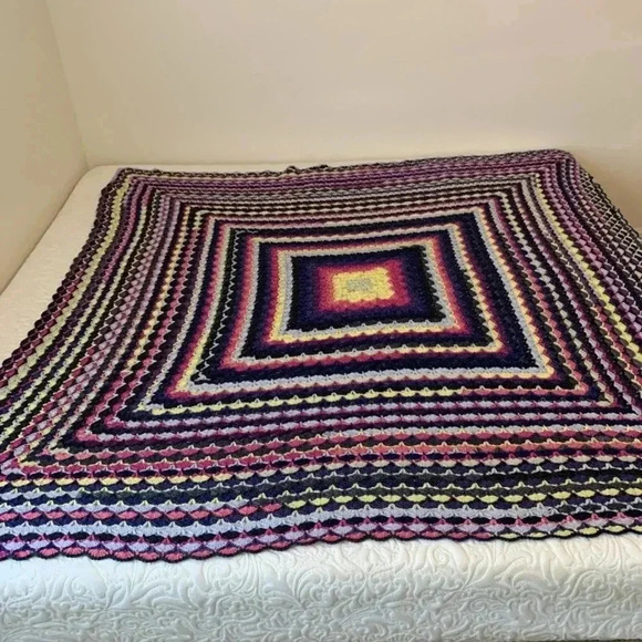 Afghan Blanket Topper Hand Crafted Large Square 69”x 69” Multicolor Fan stitch - Picture 7 of 7